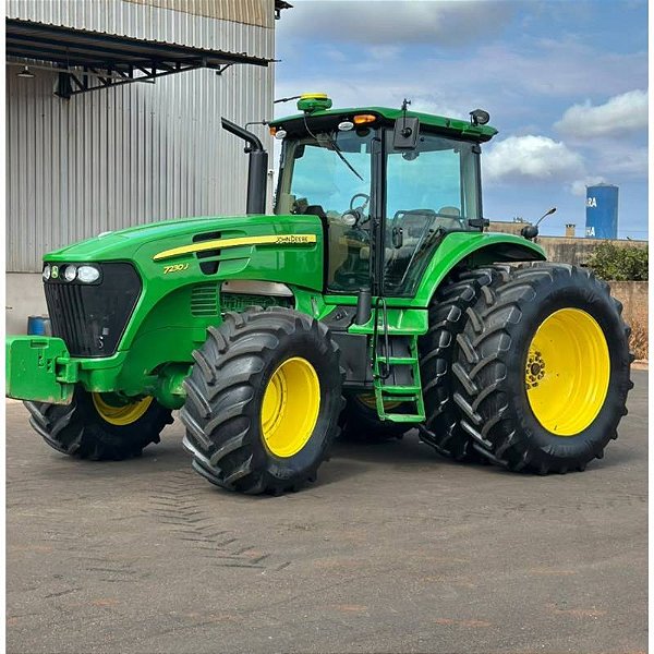 TRATOR JOHN DEERE 7230J - Ano 2023
