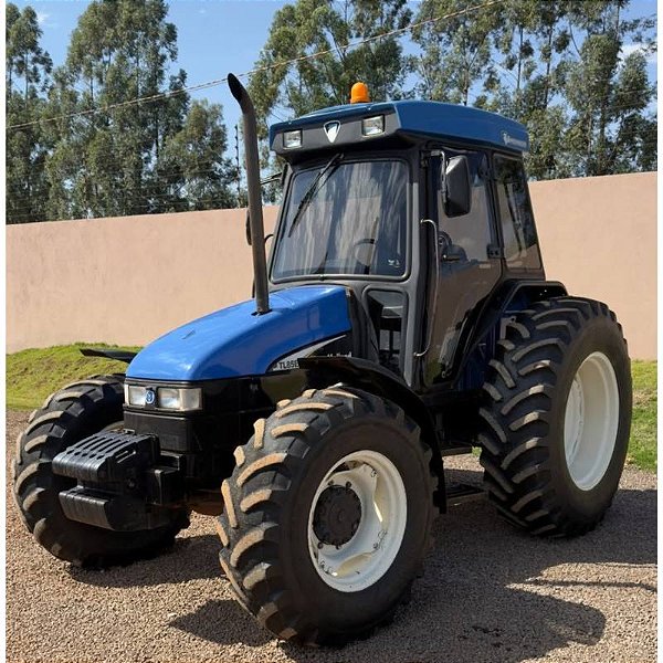 TRATOR NEW HOLLAND TL 85 - Ano 2004