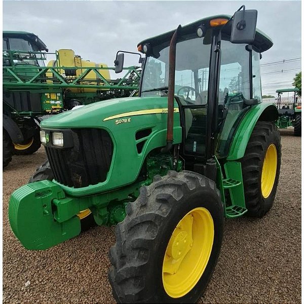 TRATOR JOHN DEERE 5078E - Ano 2015