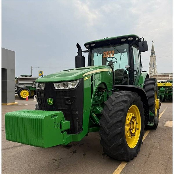 TRATOR JOHN DEERE 8400R - Ano 2022