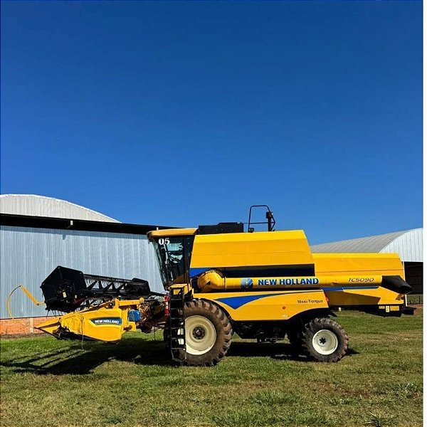 COLHEITADEIRA NEW HOLLAND TC 5090 - Ano 2017