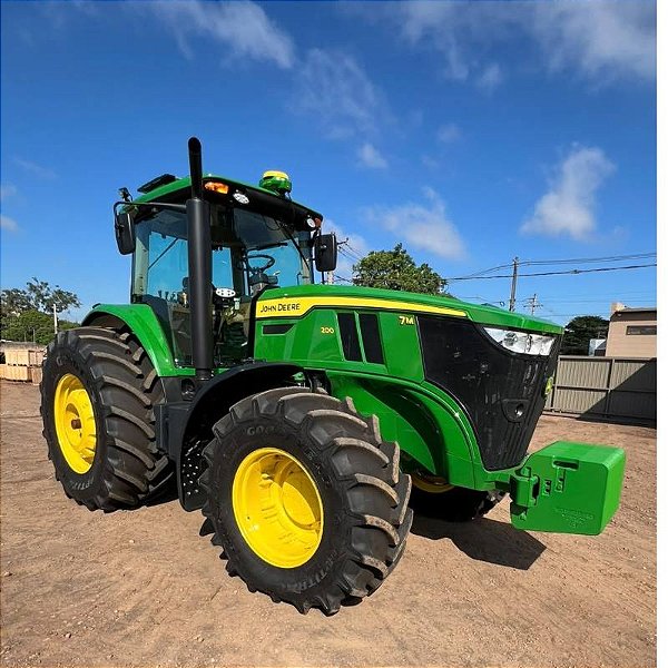 TRATOR JOHN DEERE 7M 200 - Ano 2025