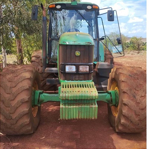 TRATOR JOHN DEERE 6180J - Ano 2012