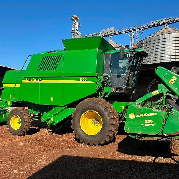 COLHEITADEIRA JOHN DEERE 1550 - Ano 2003