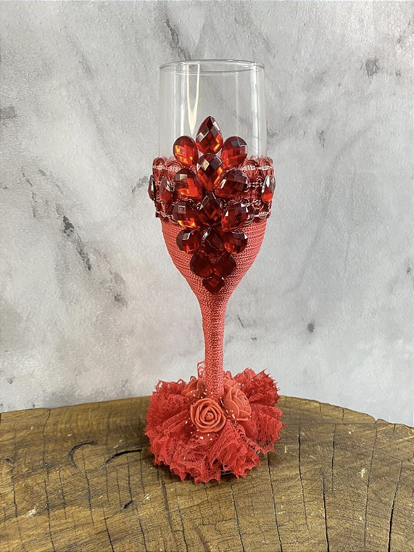 TAÇA LUXO VERMELHO COM PEDRAS