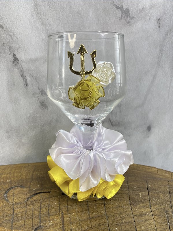 TAÇA LUXO BRANCA E DOURADO