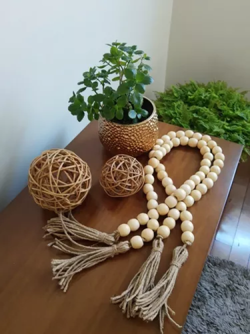 Colar Decorativo Contas Em Madeira Decoração Mesa Sala Adorno Bege 70cm
