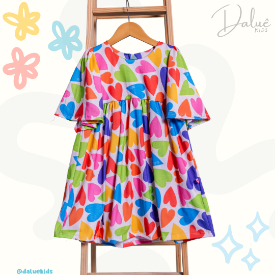 VESTIDO CORAÇÕES COLORIDOS