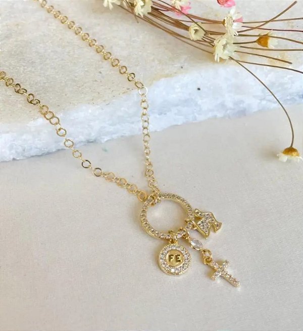 Colar com pingente patuá