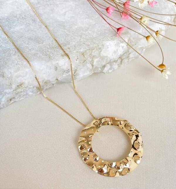 Colar com pingente de círculo orgânico