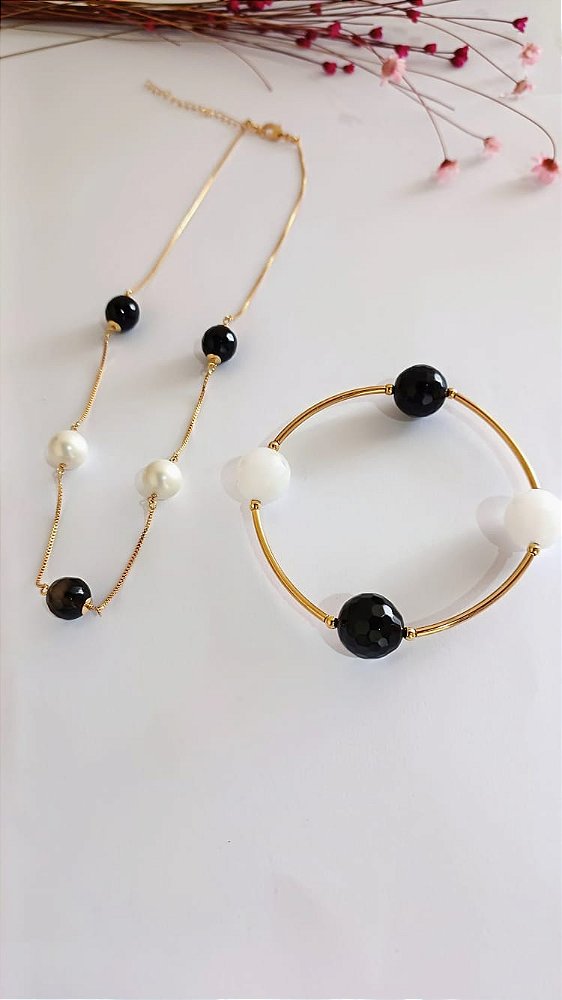 Conjunto Veneziana de Gargantilha Agata preta e pérola shell e pulseira com Ágata preta um pouco maior com Ágata branca