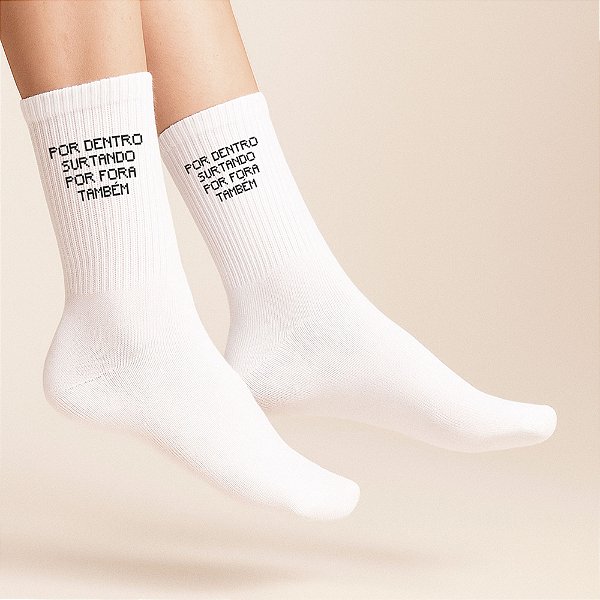 Meia Esportiva Unissex em Algodão | Coleção Frases - Por Dentro Surtando Por Fora Também