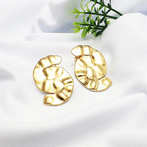 Brinco Orgânico em S - Ouro 18k