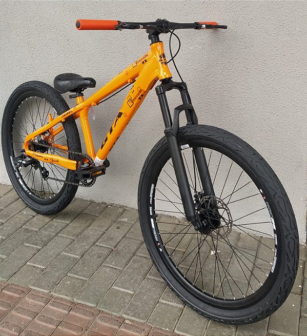 Bicicleta aro 26 GTA Rebel sem marchas laranja