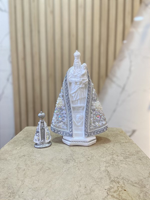 Escultura Nossa senhora de Nazaré (detalhes em pedras)
