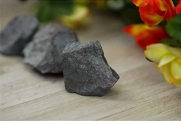 Hematita natural bruta - alinhamento e concretização - 65 a 100g