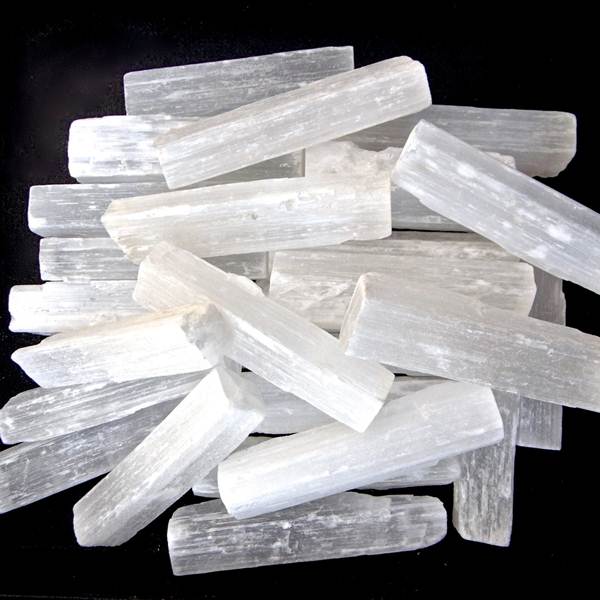 Bastão de selenita natural bruta (qualidade extra) - limpeza e harmonia - 10 a 25g
