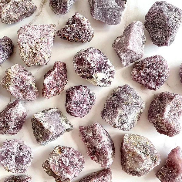 Lepidolita natural bruta - cura emocional e acolhimento profundo - 40 a 60g