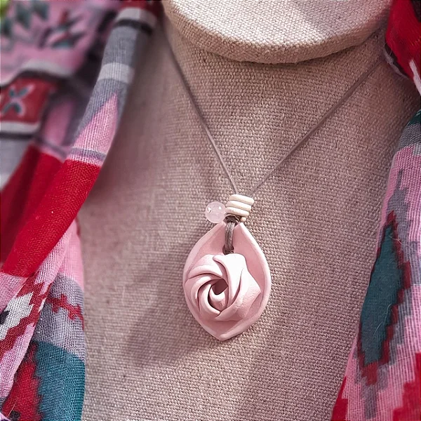 Colar Rosa Damascena