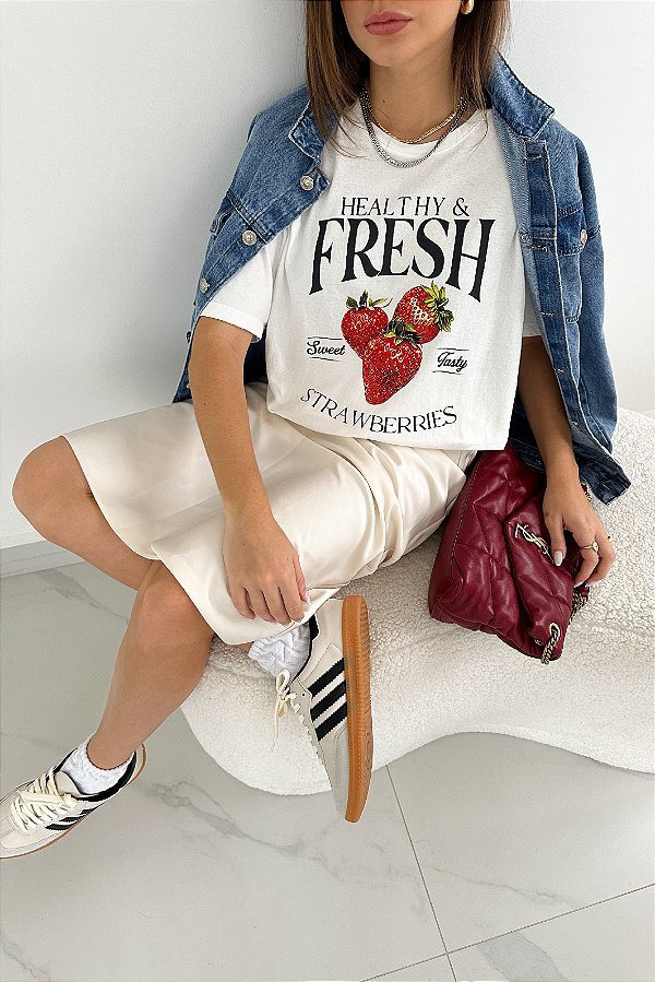 T-Shirt estampada Fresh Morango - off white