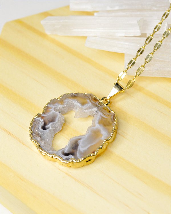 Pingente de Geodo de Ágata Dourado - Pedra da Sorte