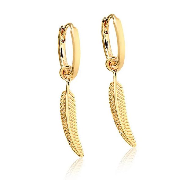 BRINCO ARGOLINHA COM PINGENTE PENA FOLHEADO A OURO