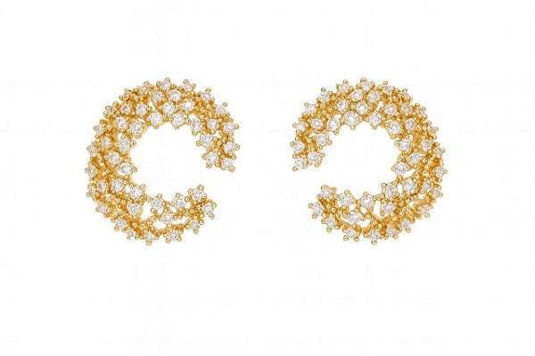 BRINCO MEIA LUA CRAVEJADO COM MICRO ZIRCÔNIA FOLHEADO A OURO