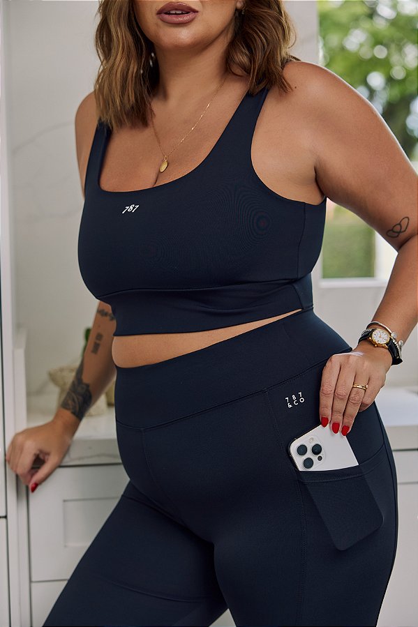 Bermuda Fitness Plus Size com Bolso Preta