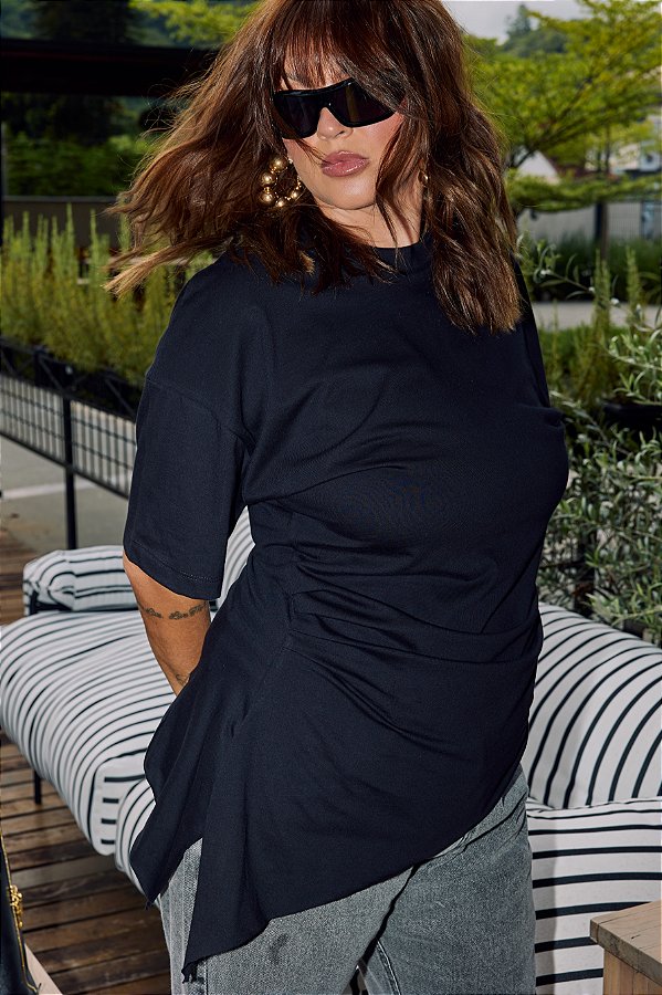 Blusa Florença Assimétrica Preta