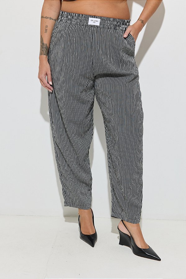 Calça Cenoura Listrada Preta