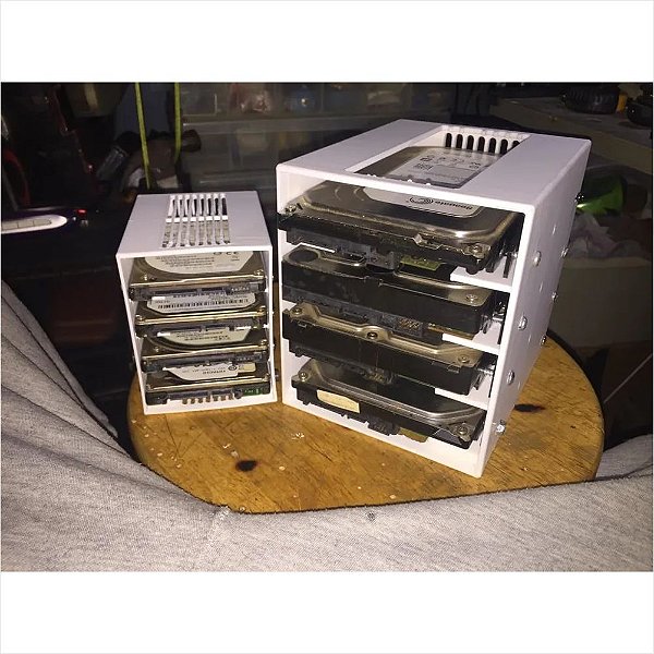 Gabinete de Mesa para Hard Drives 2.5" Solution 3D 413940