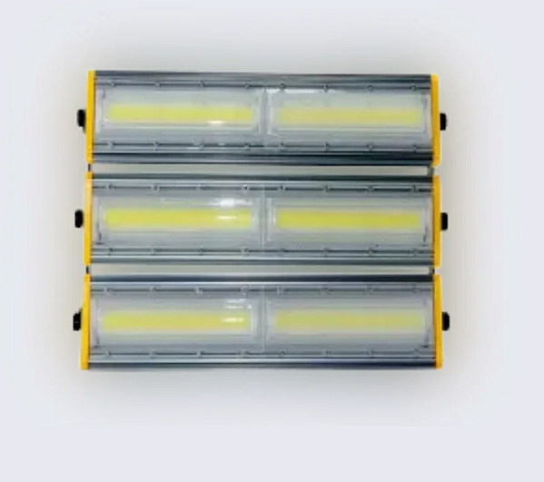Refletor LED Linear 600W IP68 para Campos e Quadras - Flood Light Duplo com Três Módulos Direcionáveis e Alta Durabilidade
