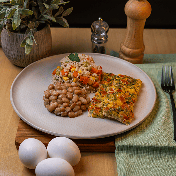Omelete com arroz primavera e feijão carioca - 300G