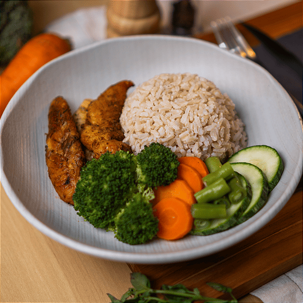 Filé de frango grelhado com arroz integral e mix de legumes - 300g