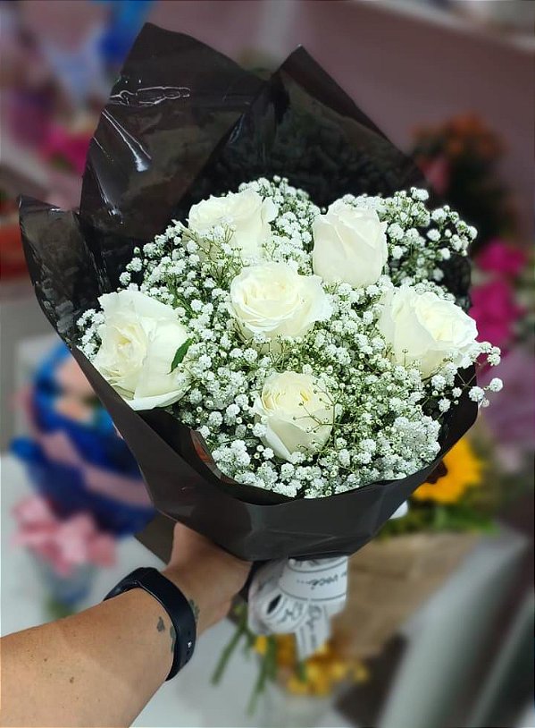 Buquê de 6 (Seis) Rosas Brancas – Luz