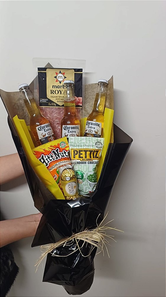 Buquê de Cervejas com Salgadinhos, Chocolate e Salame