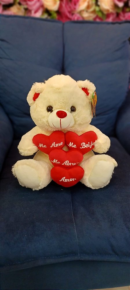 Urso Branco com Quatro Corações "Me Ame Me Beije Me Abrace Amor" 30 cm de Pelúcia