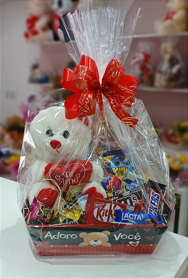 Cesta Romântica de Chocolates Variados