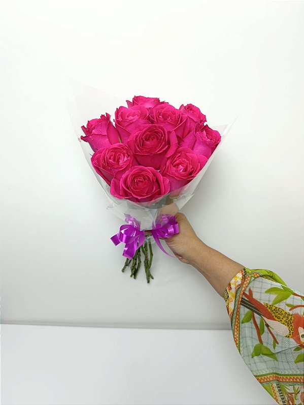 Buquê de 10 (Dez) Rosas Pink – Beleza Natural