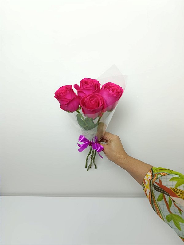 Buquê de 4 (Quatro) Rosas Pink – Beleza Natural