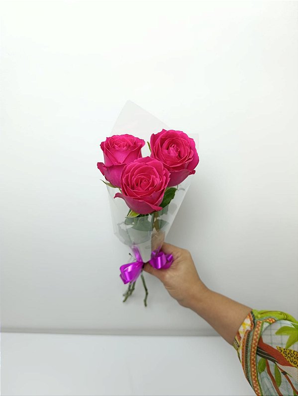 Buquê de 3 (Três) Rosas Pink – Beleza Natural