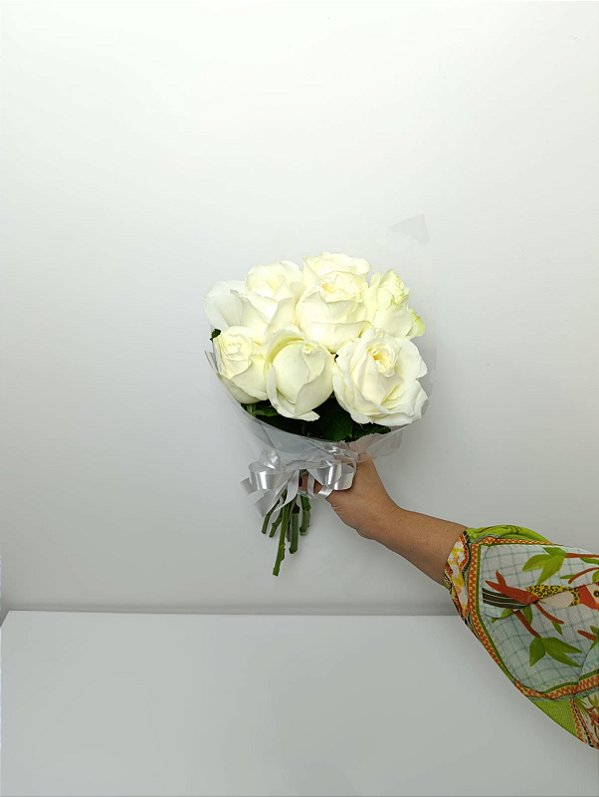 Buquê de 7 (Sete) Rosas Brancas – Beleza Natural