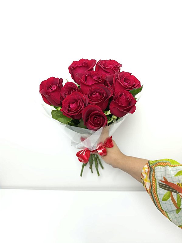 Buquê de 10 (Dez) Rosas Vermelhas – Beleza Natural