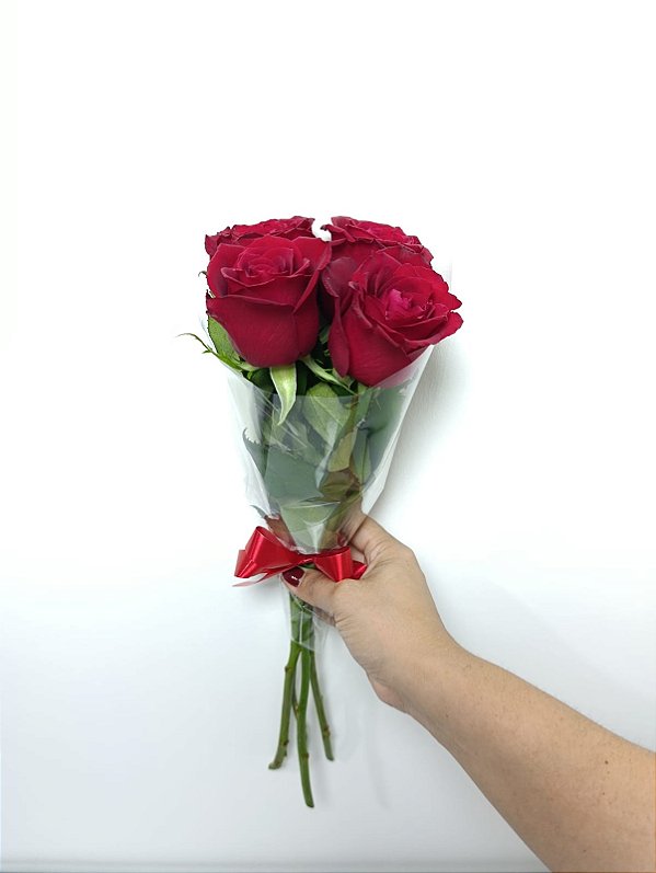 Buquê de 4 (Quatro) Rosas Vermelhas – Beleza Natural