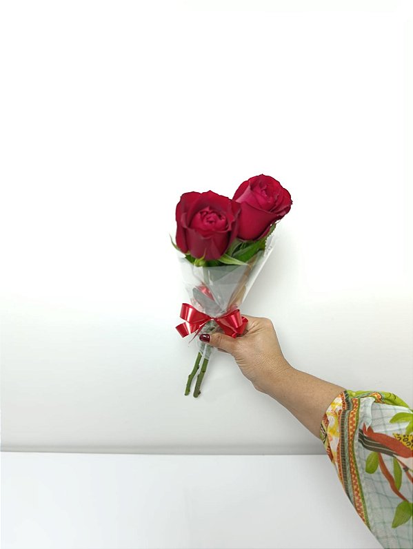 Buquê de 2 (Duas) Rosas Vermelhas – Beleza Natural