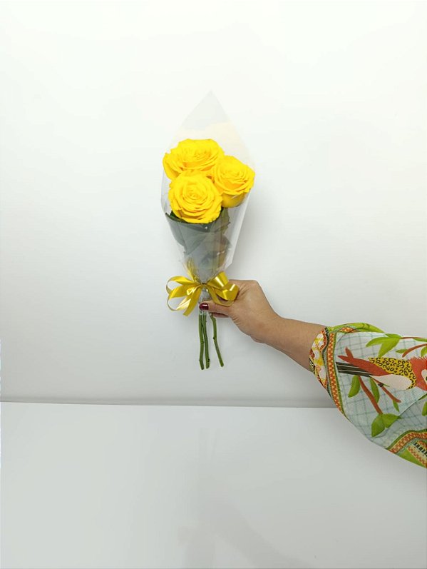 Buquê de 3 (Três) Rosas Amarelas – Beleza Natural