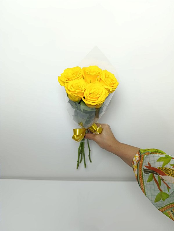 Buquê de 5 (Cinco) Rosas Amarelas – Beleza Natural