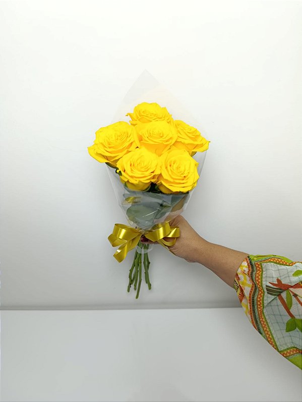 Buquê de 6 (Seis) Rosas Amarelas – Beleza Natural