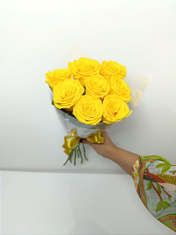 Buquê de 8 (Oito) Rosas Amarelas – Beleza Natural