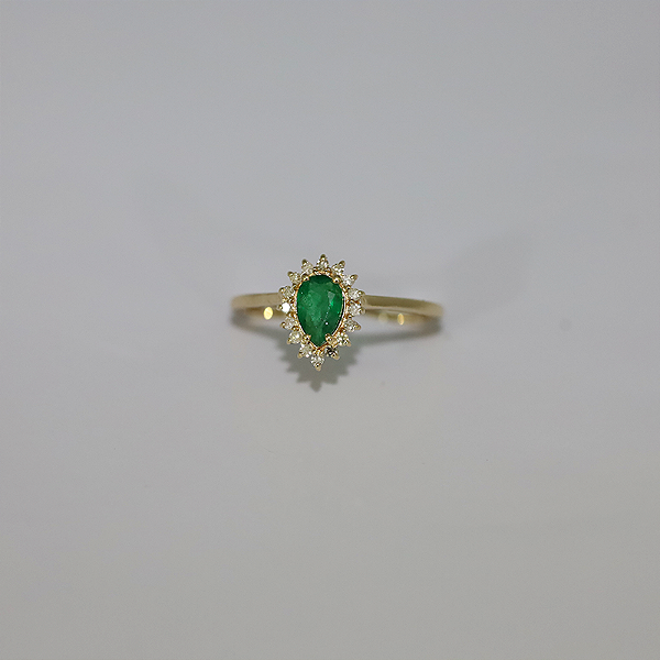 Anel de Esmeralda em Ouro 18k Cravejado com Diamantes, Lapidação gota